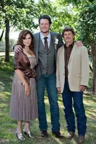 Richie Shelton mother Dorothy, brother Blake Shelton and stepfather Mike Shackleford.